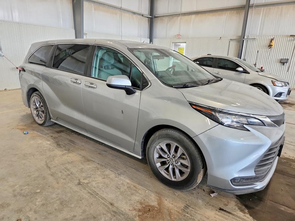 2022 TOYOTA SIENNA LE LE 4