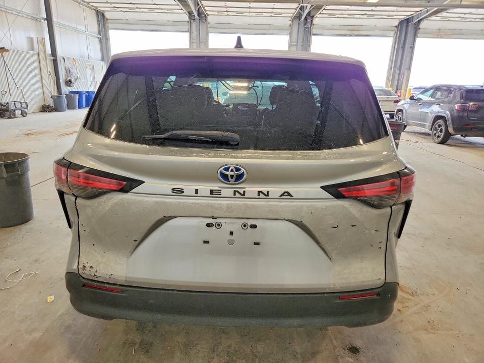 2022 TOYOTA SIENNA LE LE 6