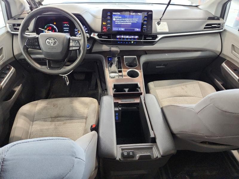 2022 TOYOTA SIENNA LE LE 8