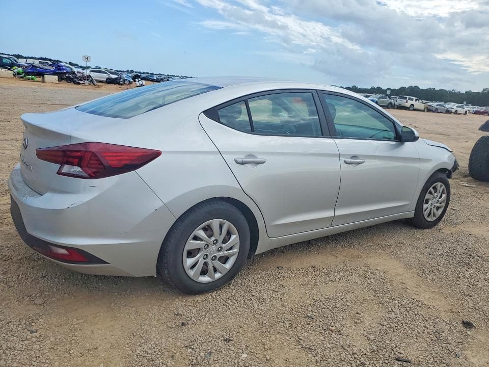 2019 HYUNDAI ELANTRA SE 3