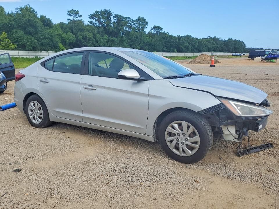 2019 HYUNDAI ELANTRA SE 4