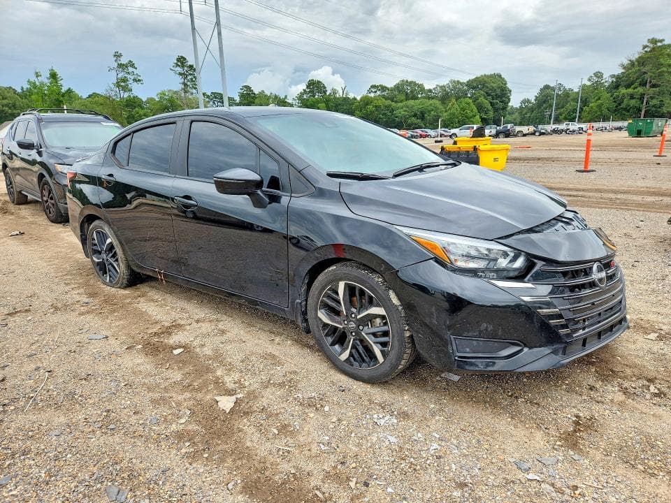 2024 NISSAN VERSA SR 4