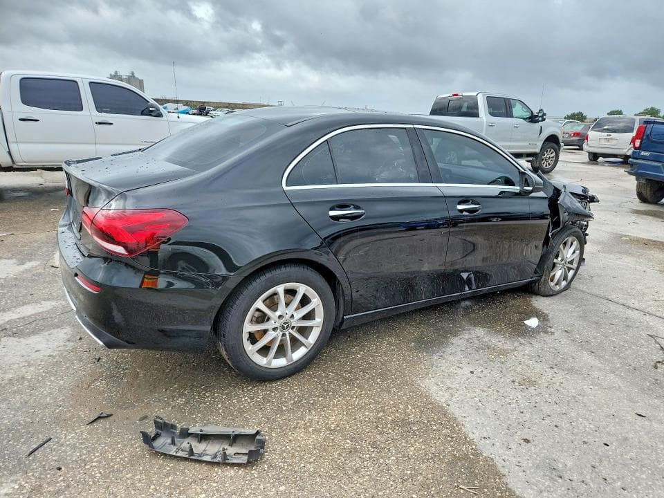 2020 MERCEDES-BENZ A 220 3