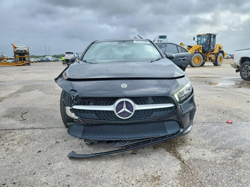 2020 MERCEDES-BENZ A 220 5