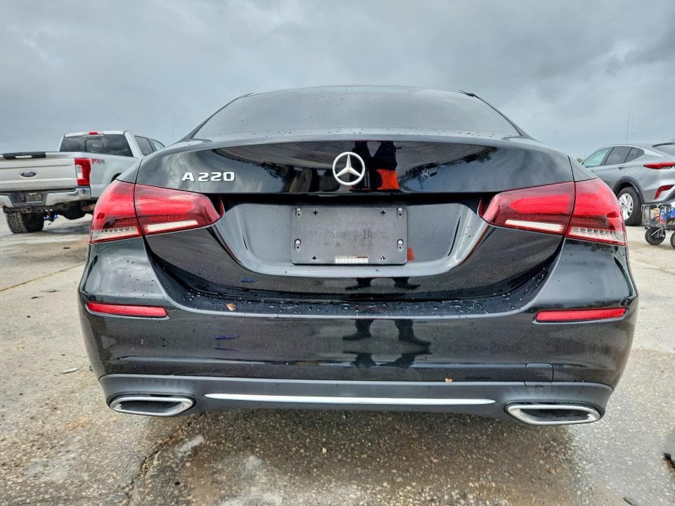 2020 MERCEDES-BENZ A 220 6