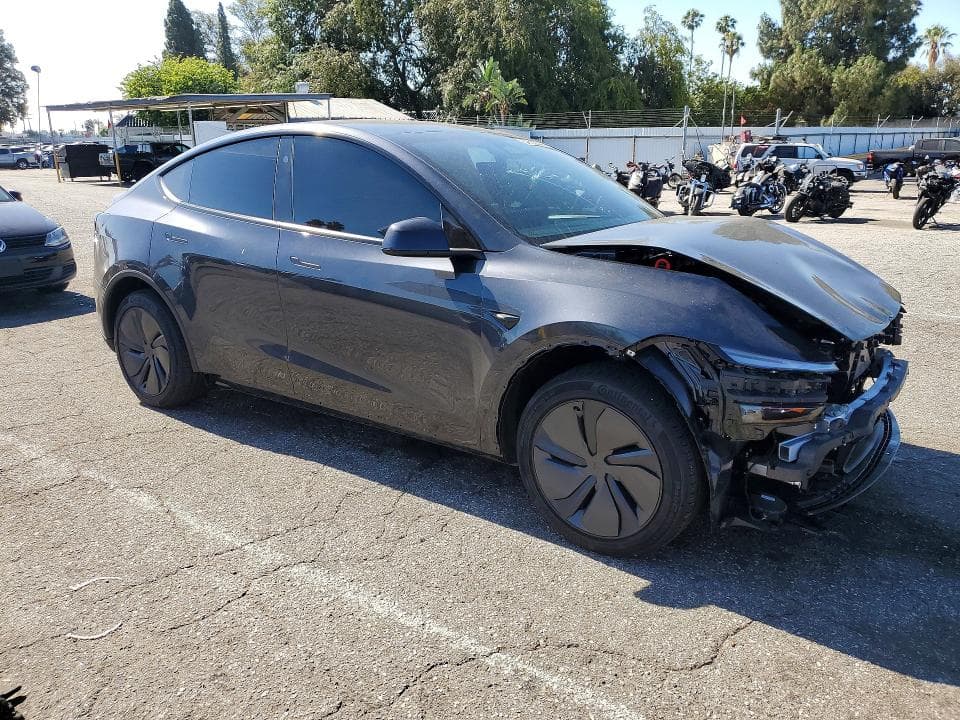 2026 TESLA MODEL Y 4