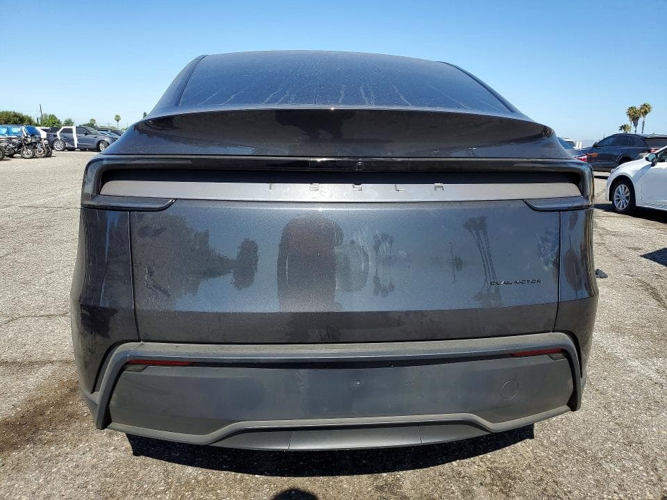 2026 TESLA MODEL Y 6