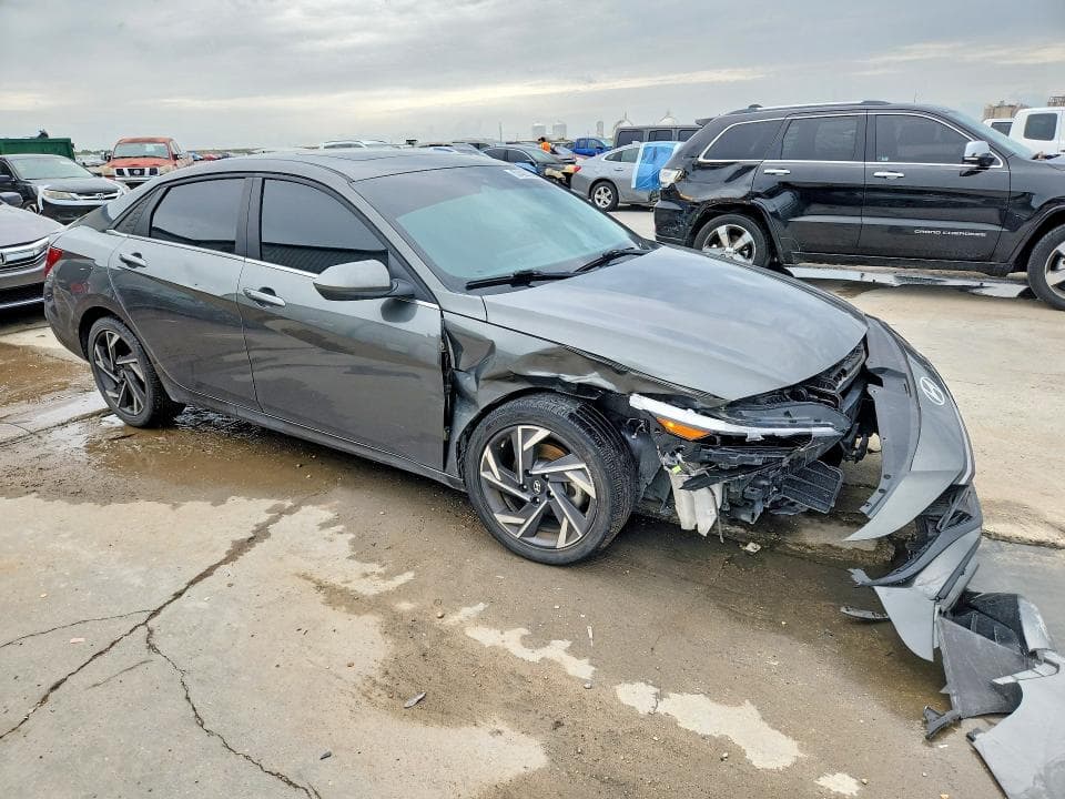 2025 HYUNDAI ELANTRA SEL 4