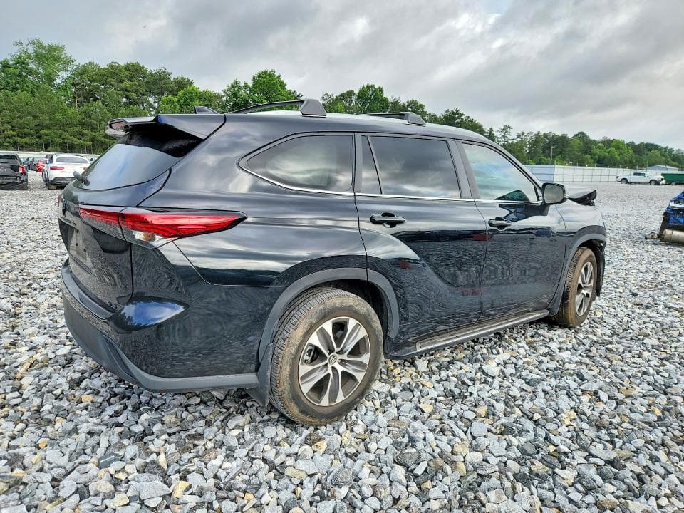 2023 TOYOTA HIGHLANDER XLE 3
