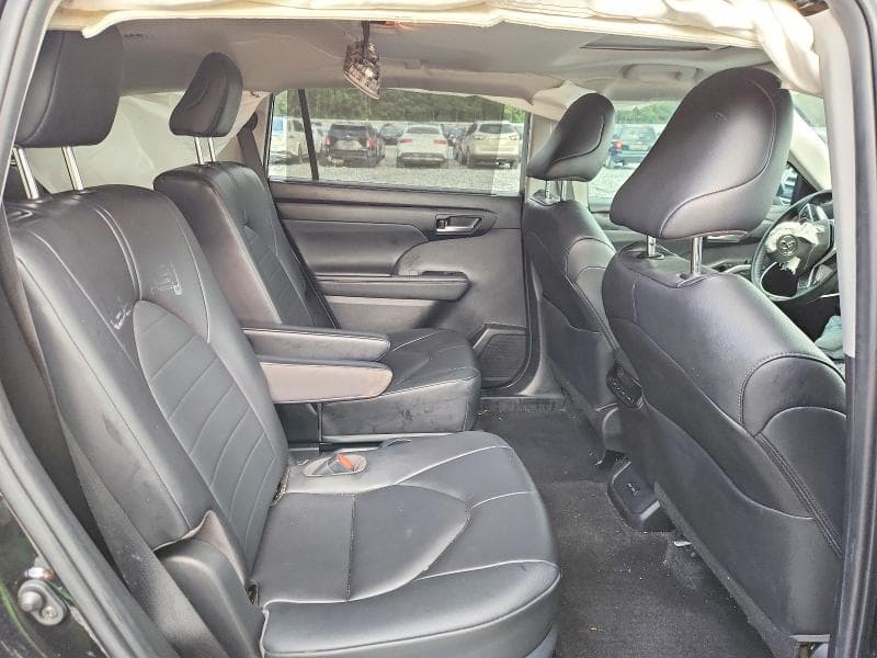 2023 TOYOTA HIGHLANDER XLE 10
