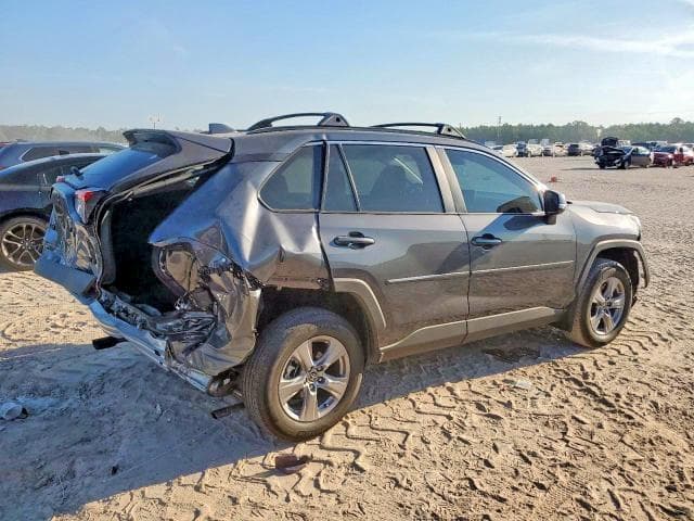 2025 TOYOTA RAV4 XLE 3