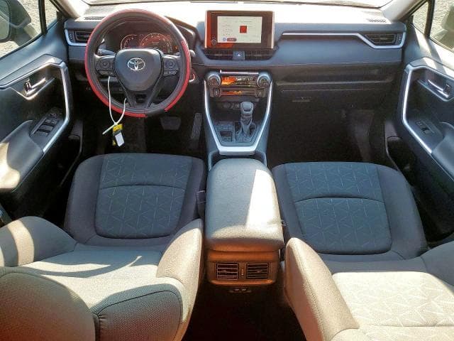 2025 TOYOTA RAV4 XLE 8