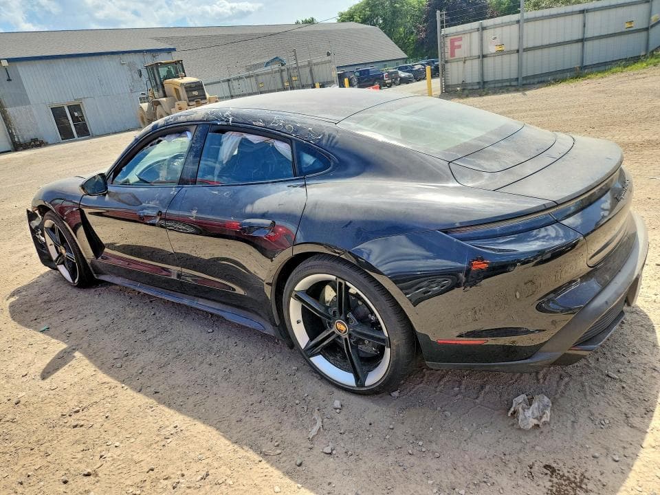 2021 PORSCHE TAYCAN 2