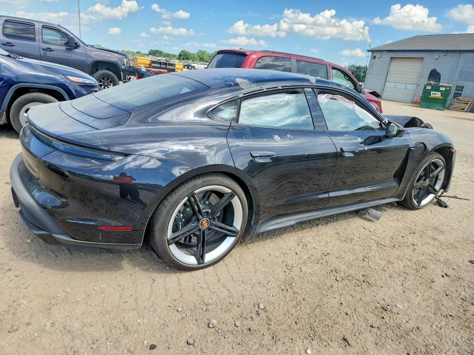 2021 PORSCHE TAYCAN 3