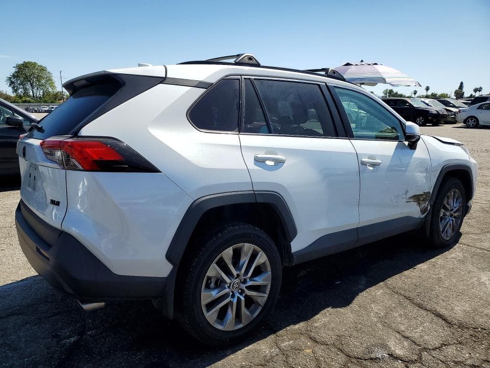 2023 TOYOTA RAV4 XLE PREMIUM 3