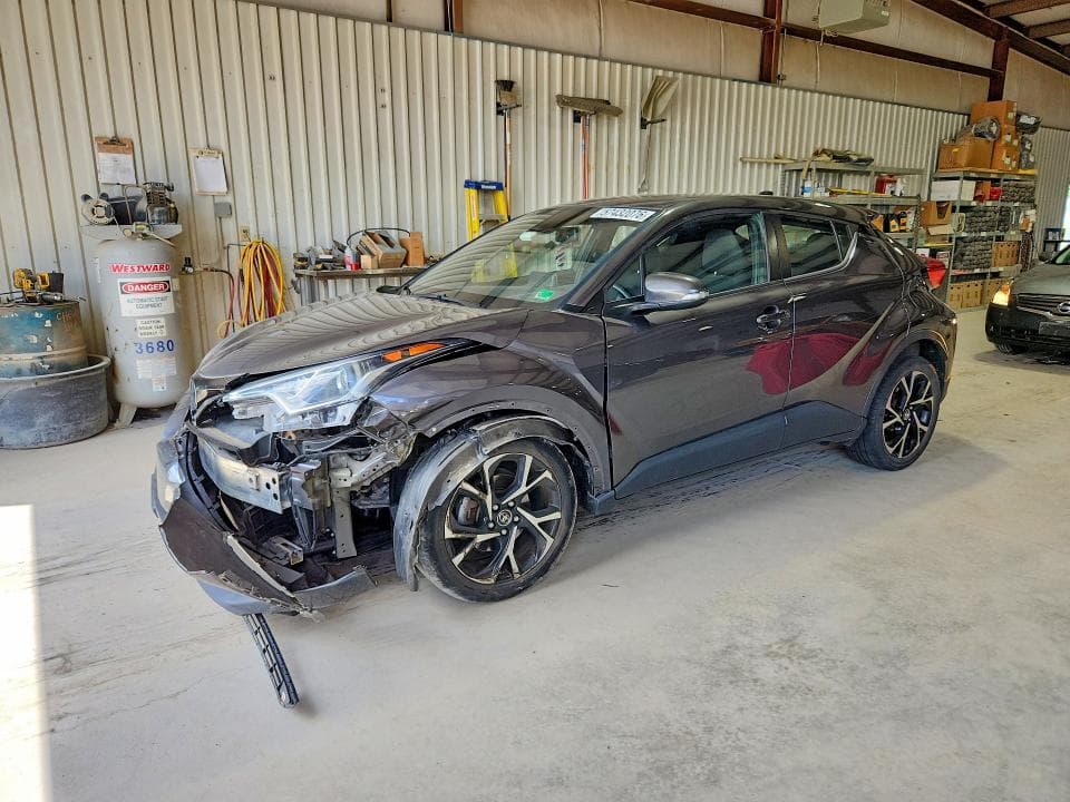 2019 TOYOTA C-HR XLE 1