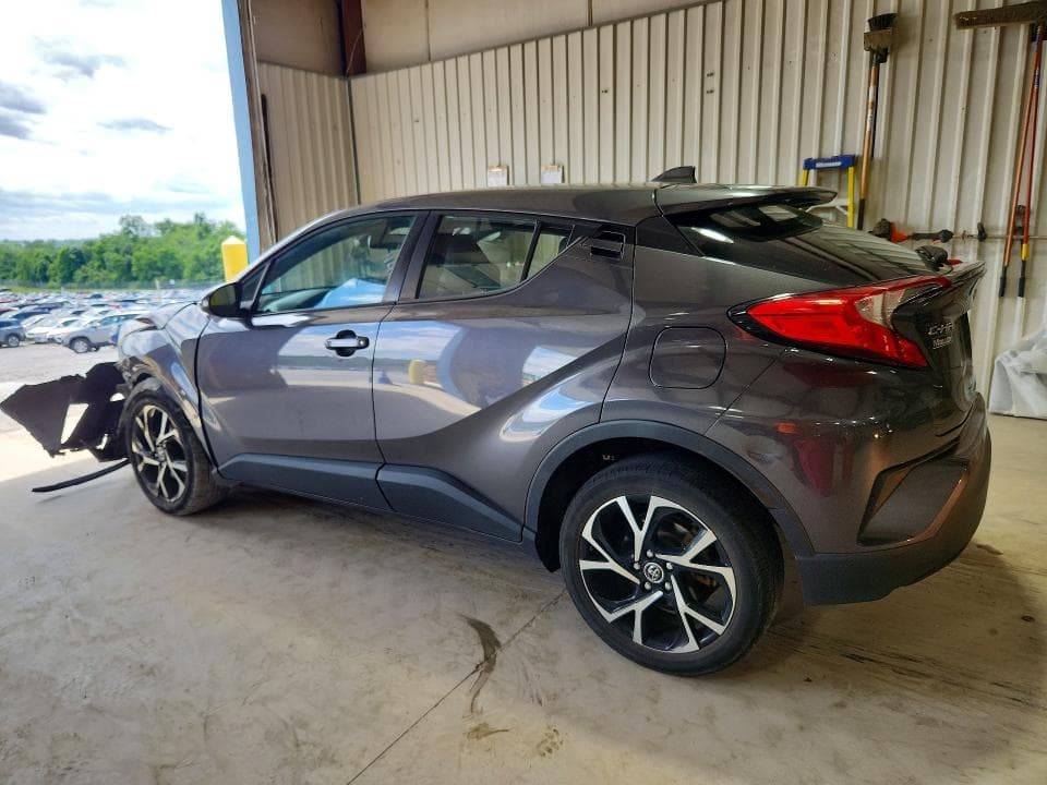 2019 TOYOTA C-HR XLE 2
