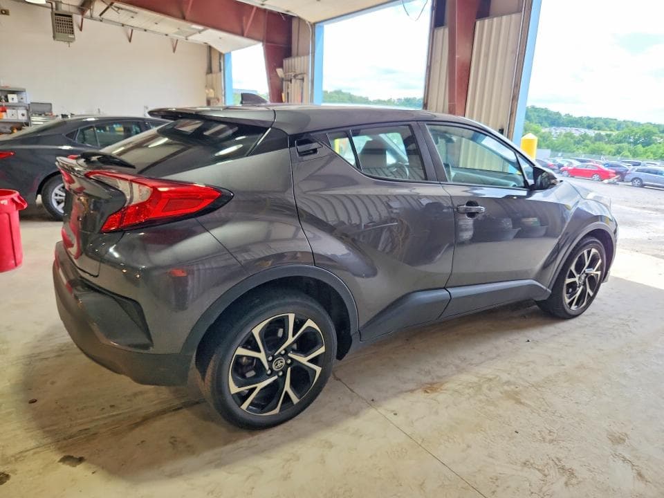 2019 TOYOTA C-HR XLE 3