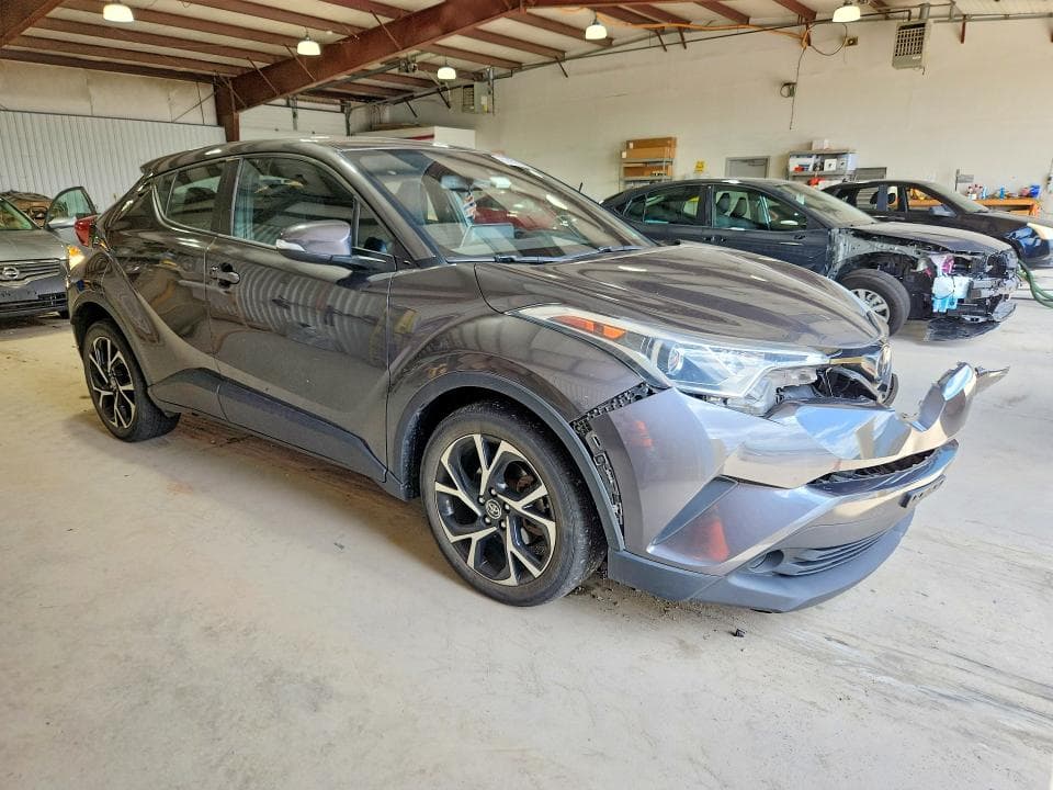 2019 TOYOTA C-HR XLE 4