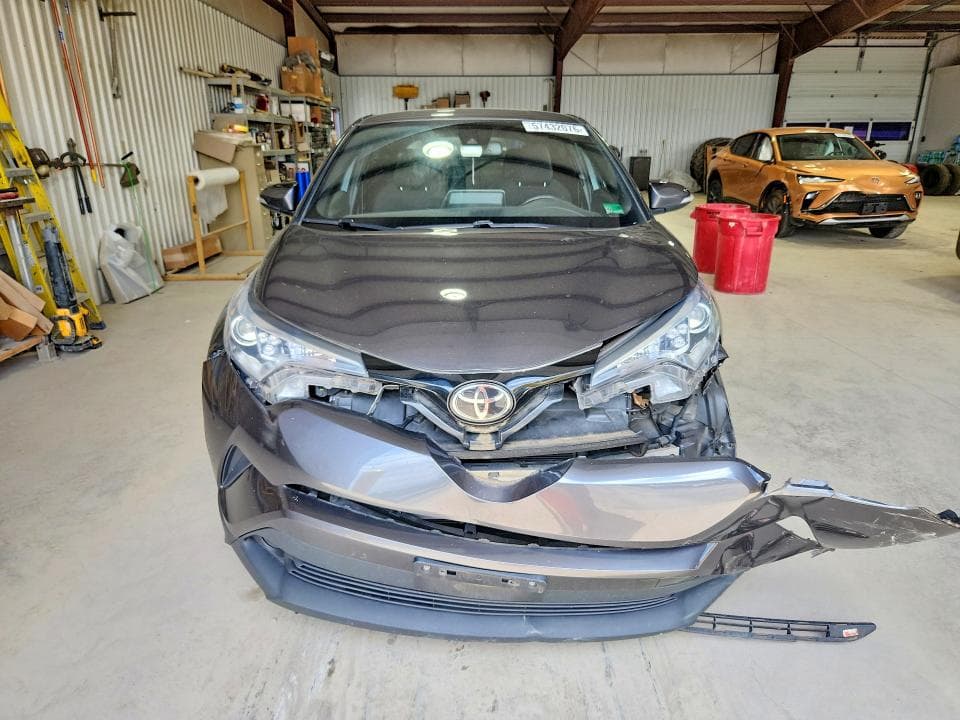 2019 TOYOTA C-HR XLE 5
