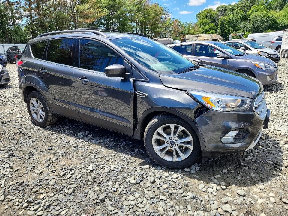 2017 FORD ESCAPE SE 4