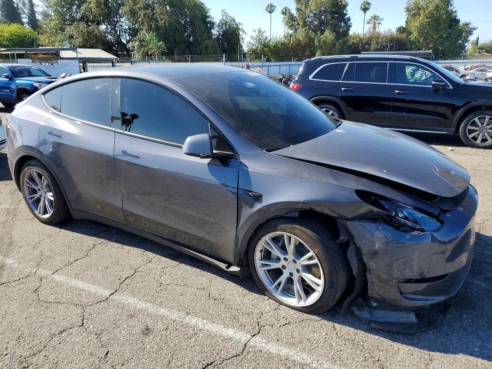 2023 TESLA MODEL Y 4