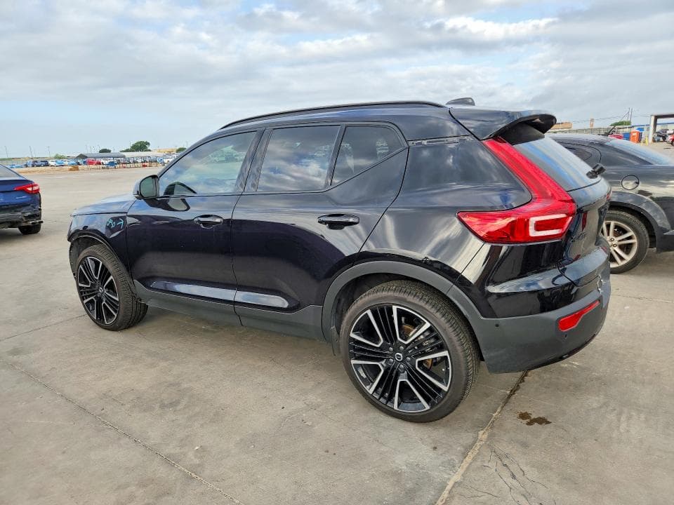 2025 VOLVO XC40 ULTRA 2