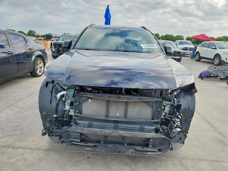 2025 VOLVO XC40 ULTRA 5