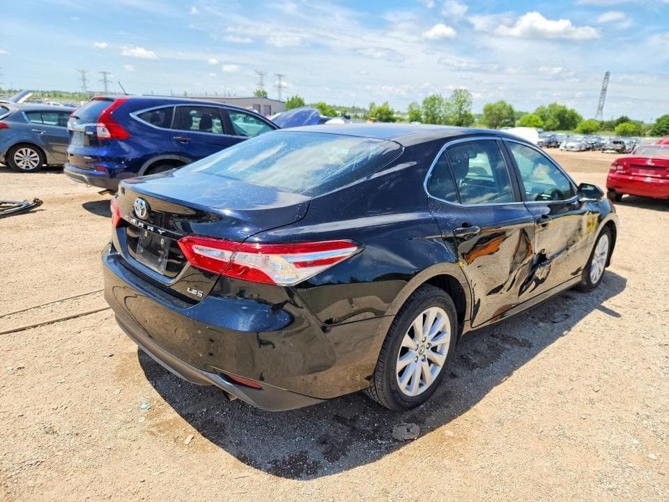 2018 TOYOTA CAMRY LE 3