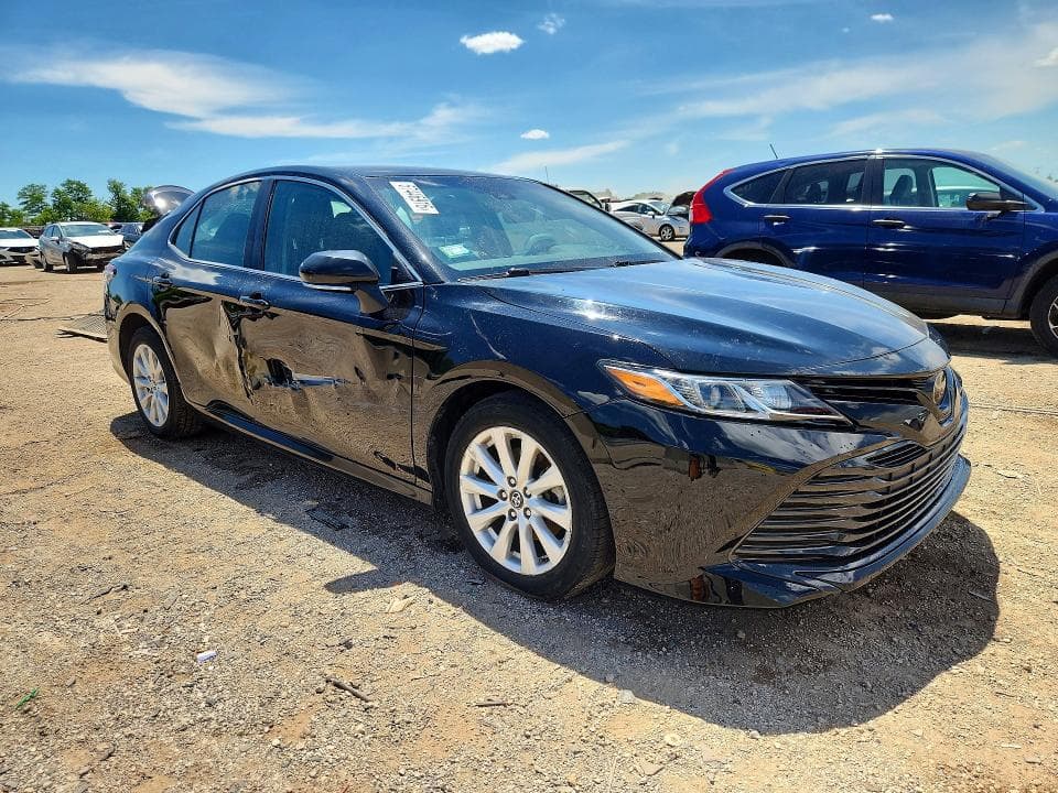 2018 TOYOTA CAMRY LE 4