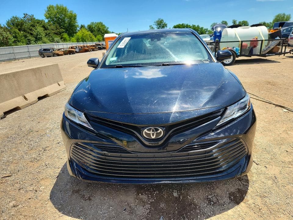 2018 TOYOTA CAMRY LE 5