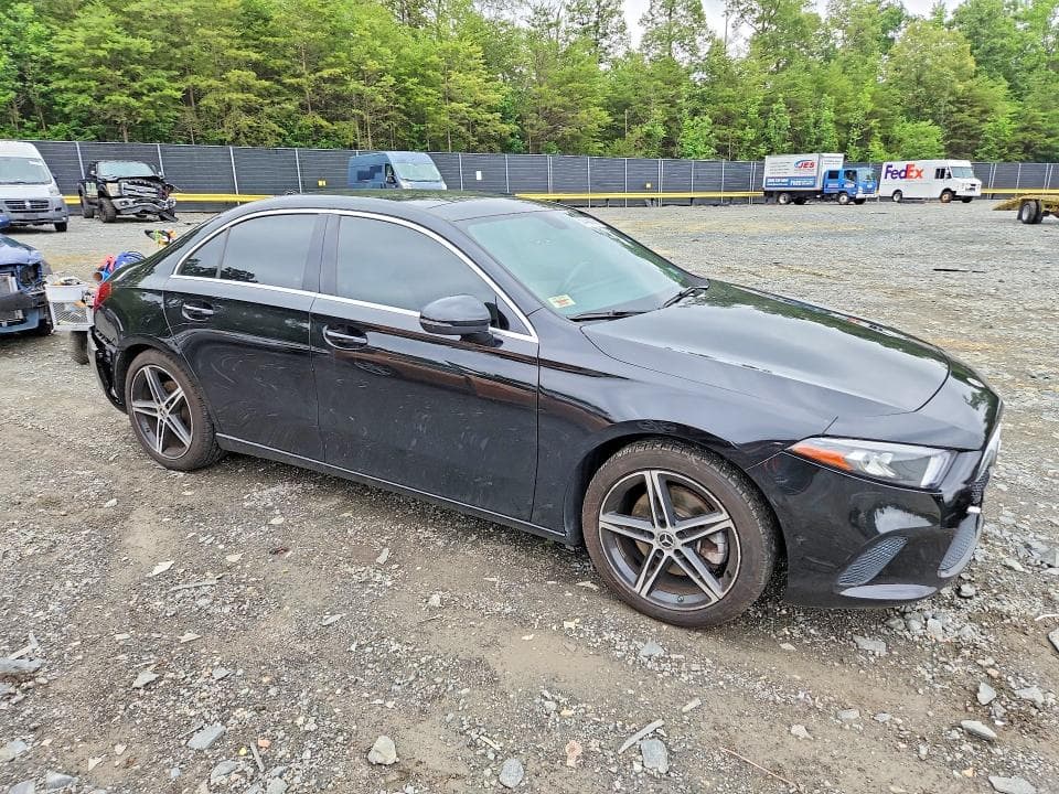 2019 MERCEDES-BENZ A 220 4