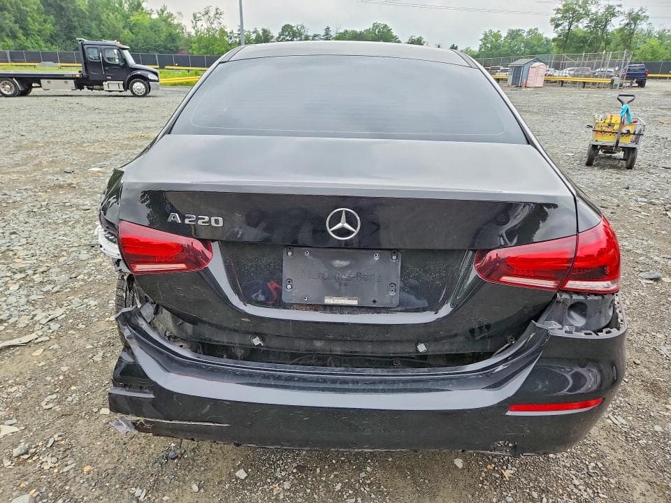 2019 MERCEDES-BENZ A 220 6