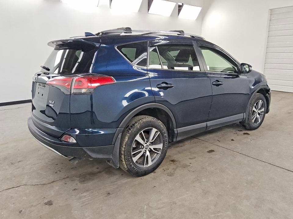 2018 TOYOTA RAV4 XLE 3