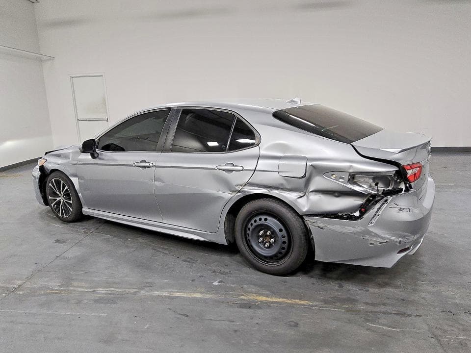 2019 TOYOTA CAMRY SE 2