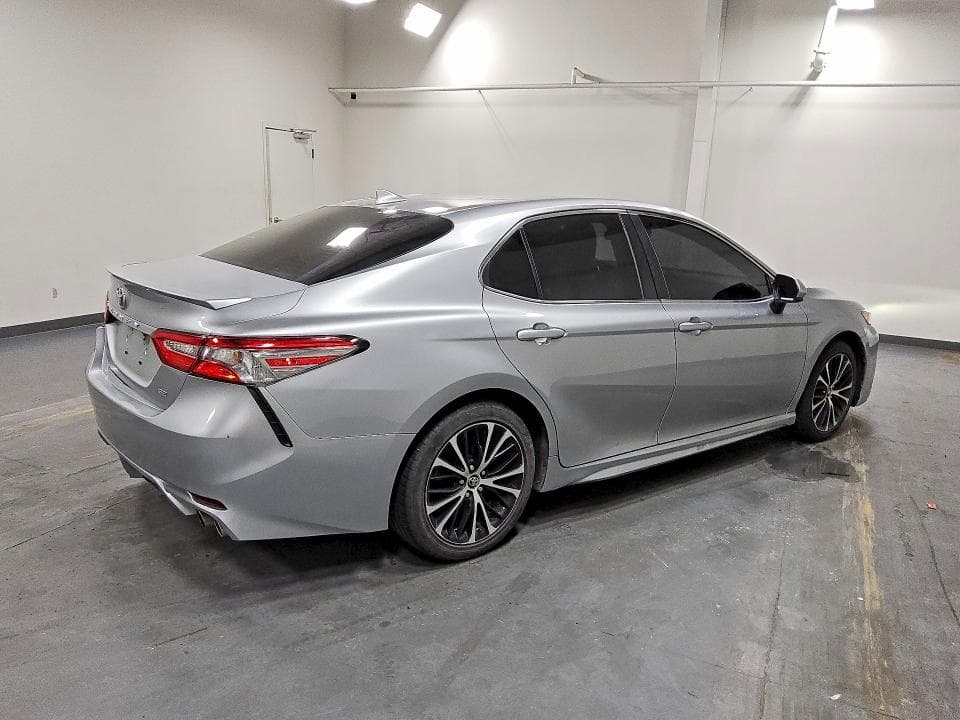 2019 TOYOTA CAMRY SE 3