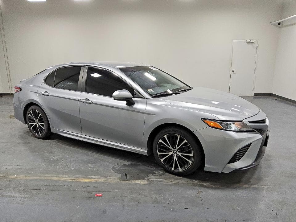 2019 TOYOTA CAMRY SE 4