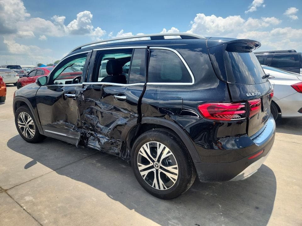 2025 MERCEDES-BENZ GLB 250 2