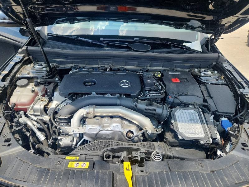 2025 MERCEDES-BENZ GLB 250 12
