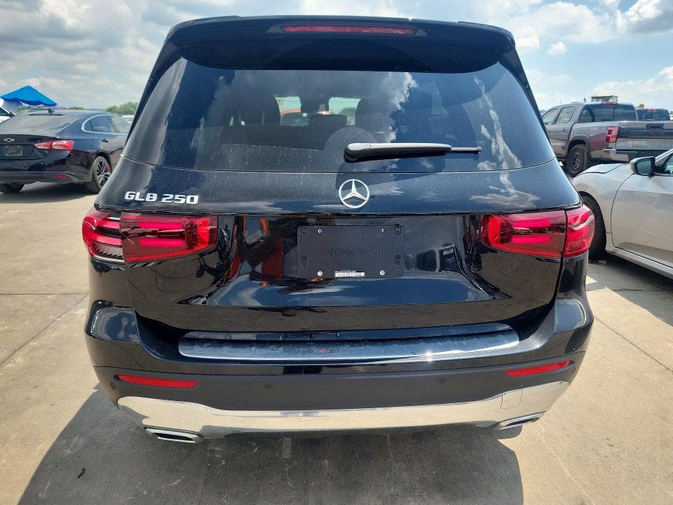 2025 MERCEDES-BENZ GLB 250 6