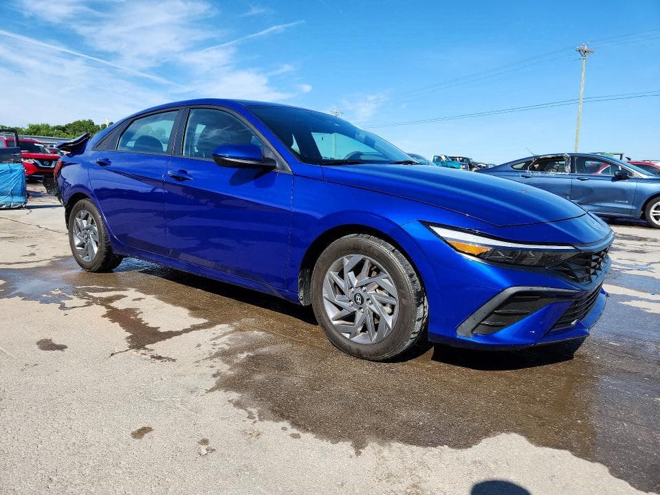 2024 HYUNDAI ELANTRA SEL 4
