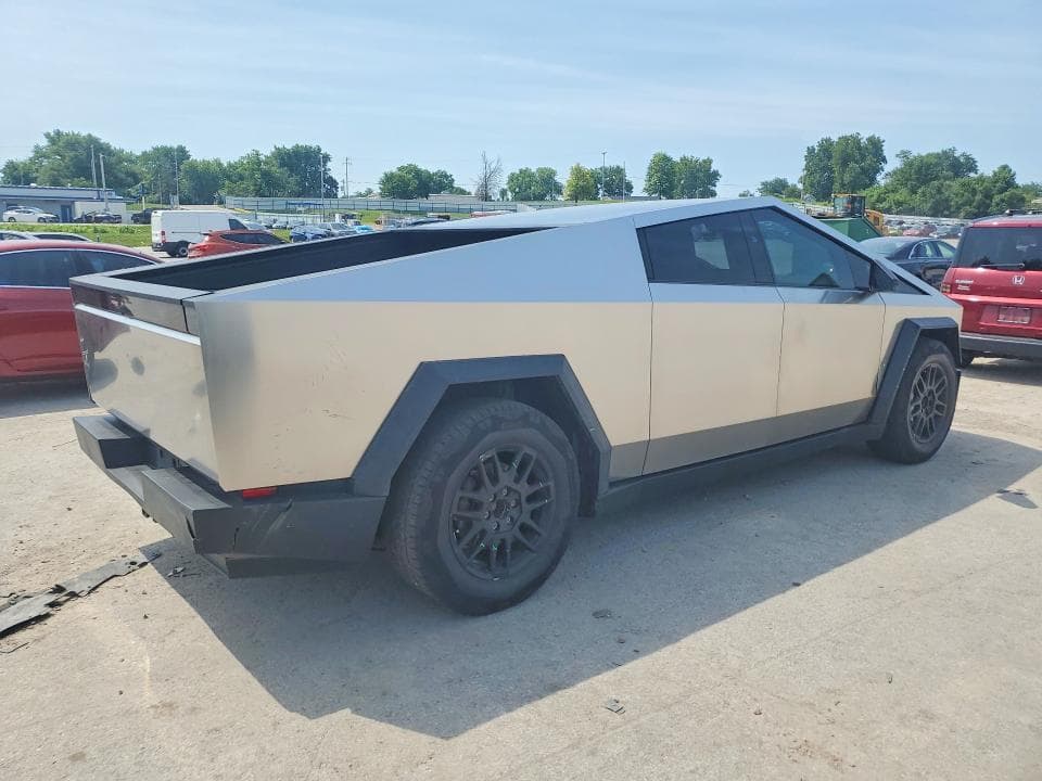 2025 TESLA CYBERTRUCK 3