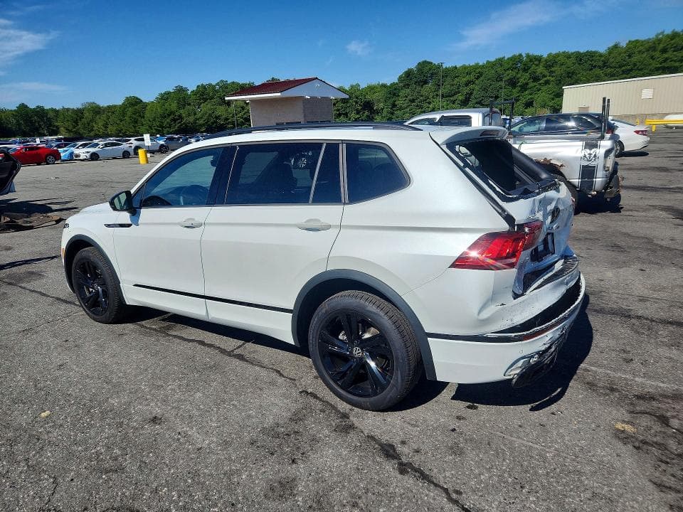 2024 VOLKSWAGEN TIGUAN SE R-LINE BLACK 2