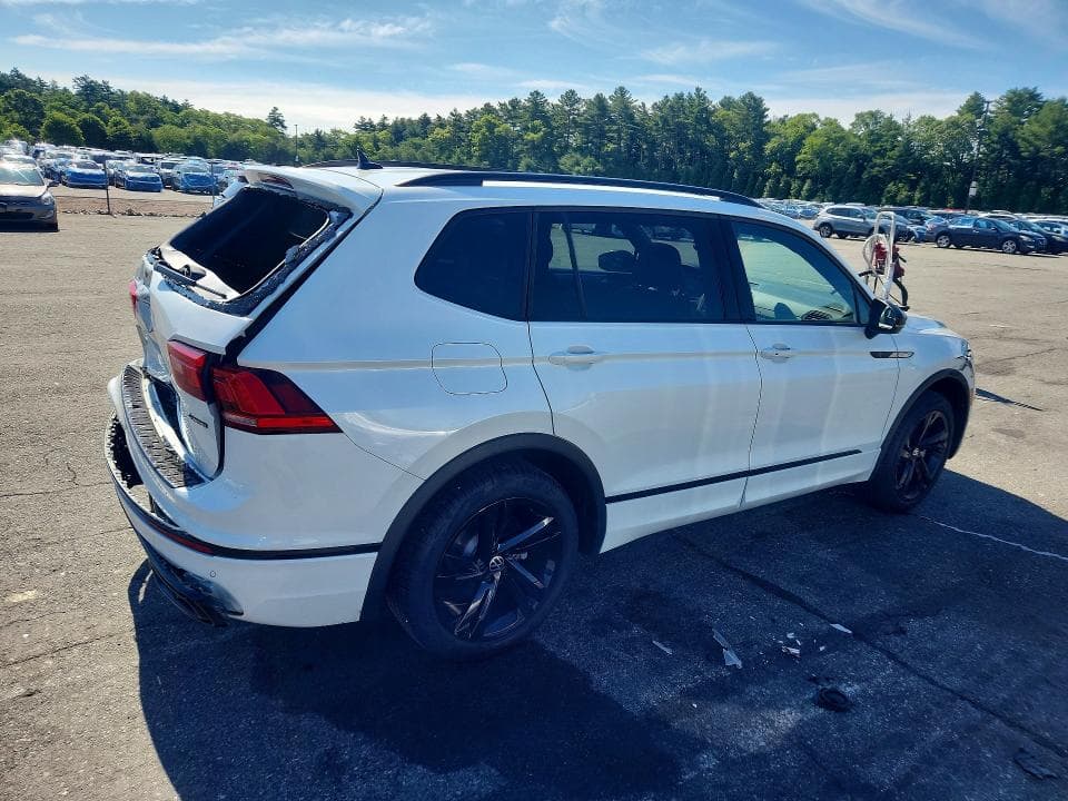 2024 VOLKSWAGEN TIGUAN SE R-LINE BLACK 3