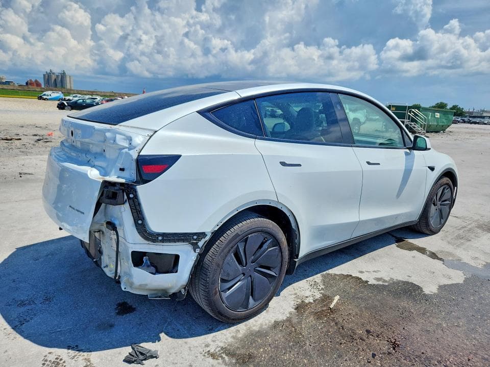 2026 TESLA MODEL Y 3