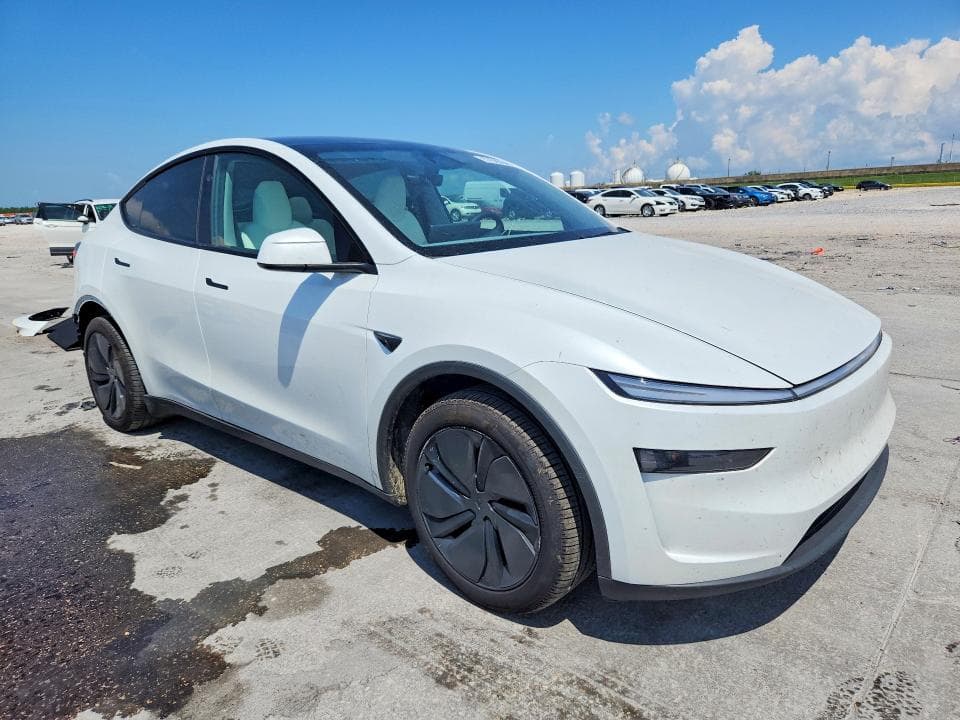 2026 TESLA MODEL Y 4