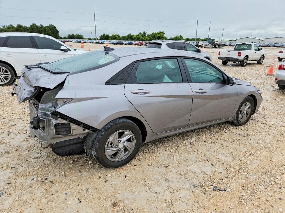 2025 HYUNDAI ELANTRA SE 3