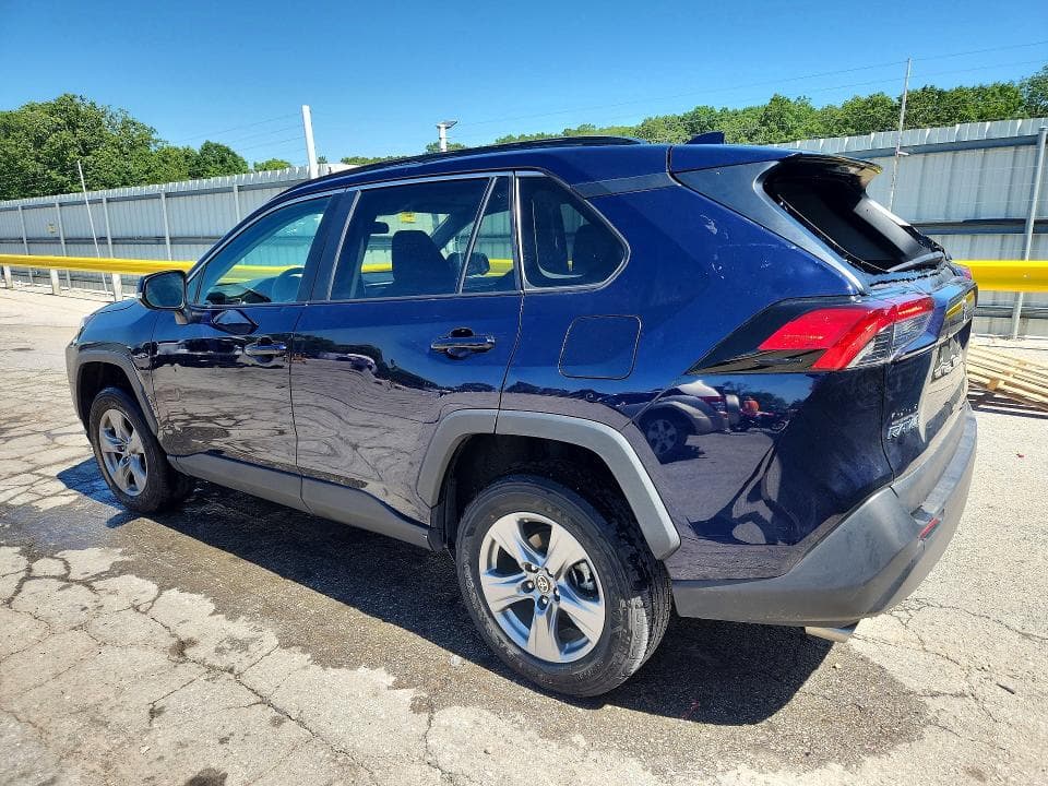 2024 TOYOTA RAV4 XLE 2