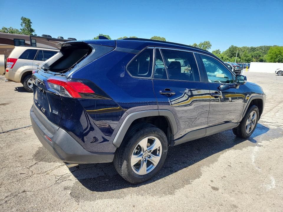 2024 TOYOTA RAV4 XLE 3