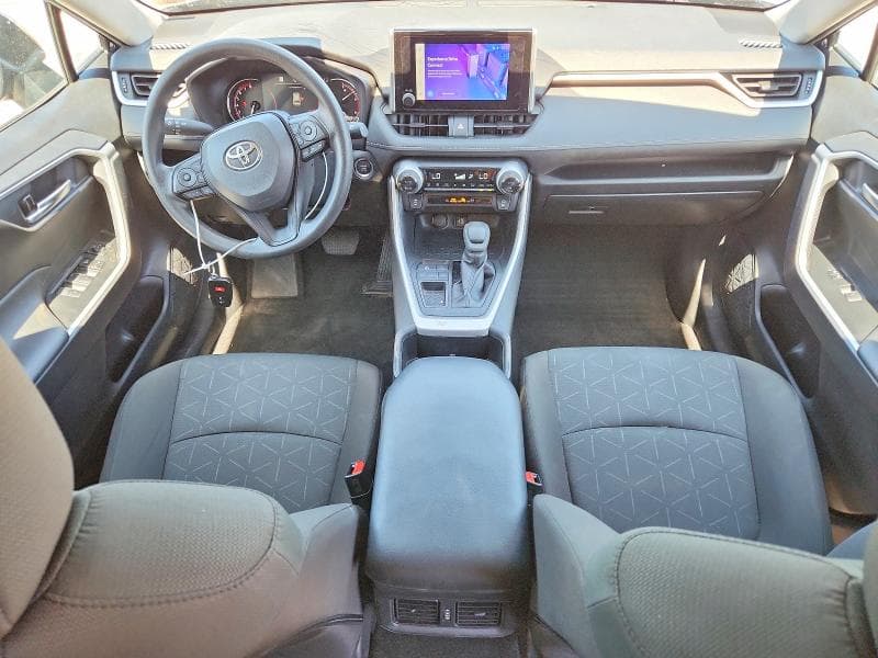 2024 TOYOTA RAV4 XLE 8